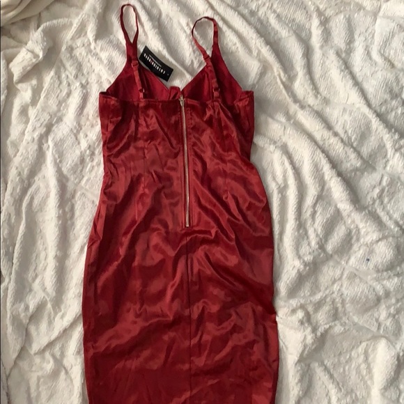 Satin red midi dress - Picture 2 of 3